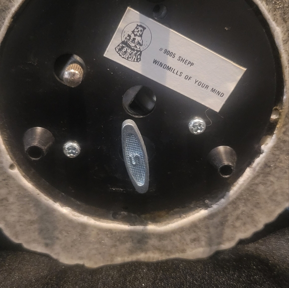 **LOT** 2 World of Krystonia Snowglobes - Picture 4 of 6